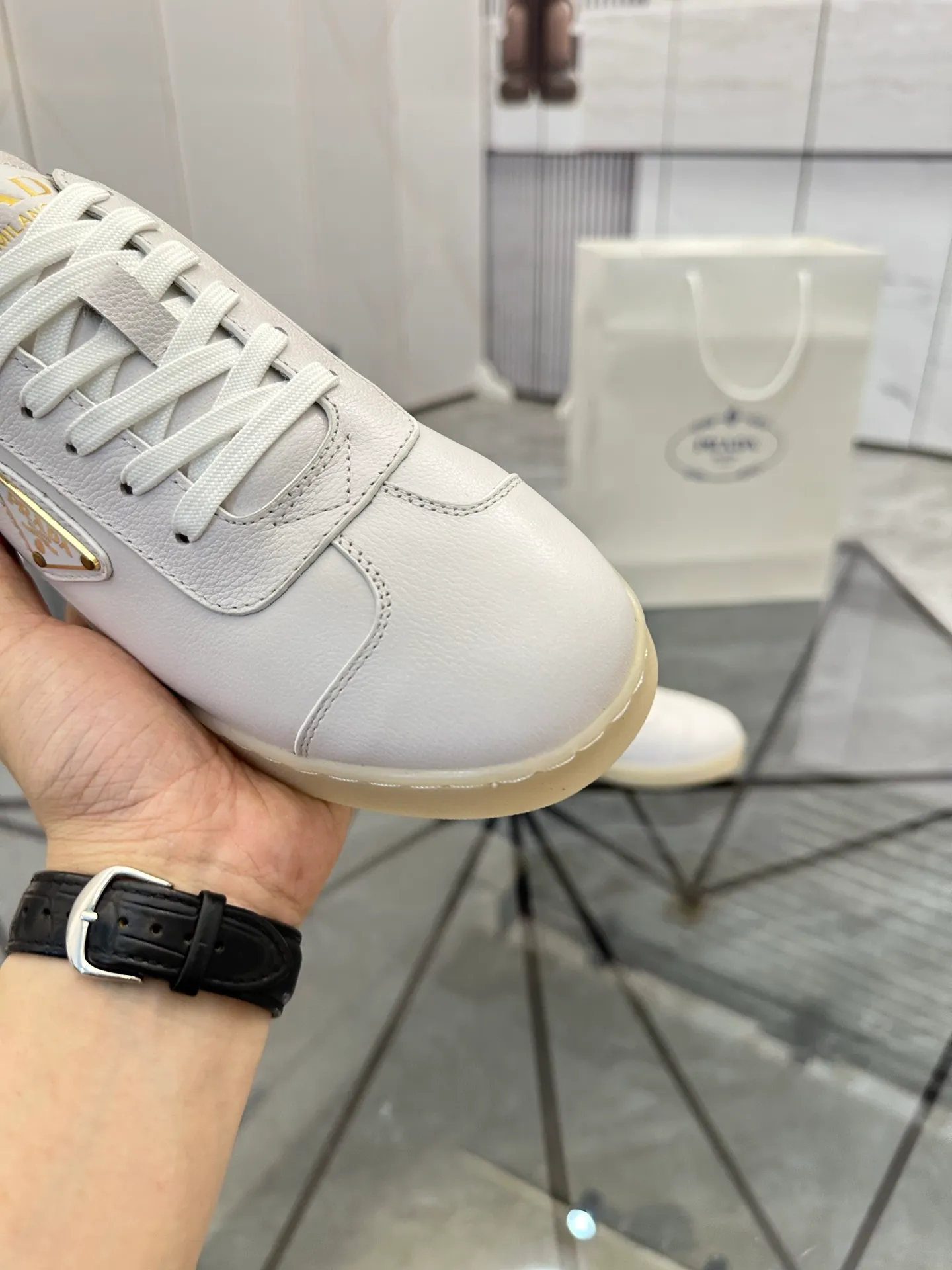 Men's shoes for sale 💰: 💰P540¥ High-end top quality Product trademark: Prada *"Prada*" low-top casual shoes Regular size: 38-45 (can be customized to 46) Product materials: imported first-layer cowhide for the upper, water-dyed cowhide lining, cowhide feet, original outsole. No.: 001